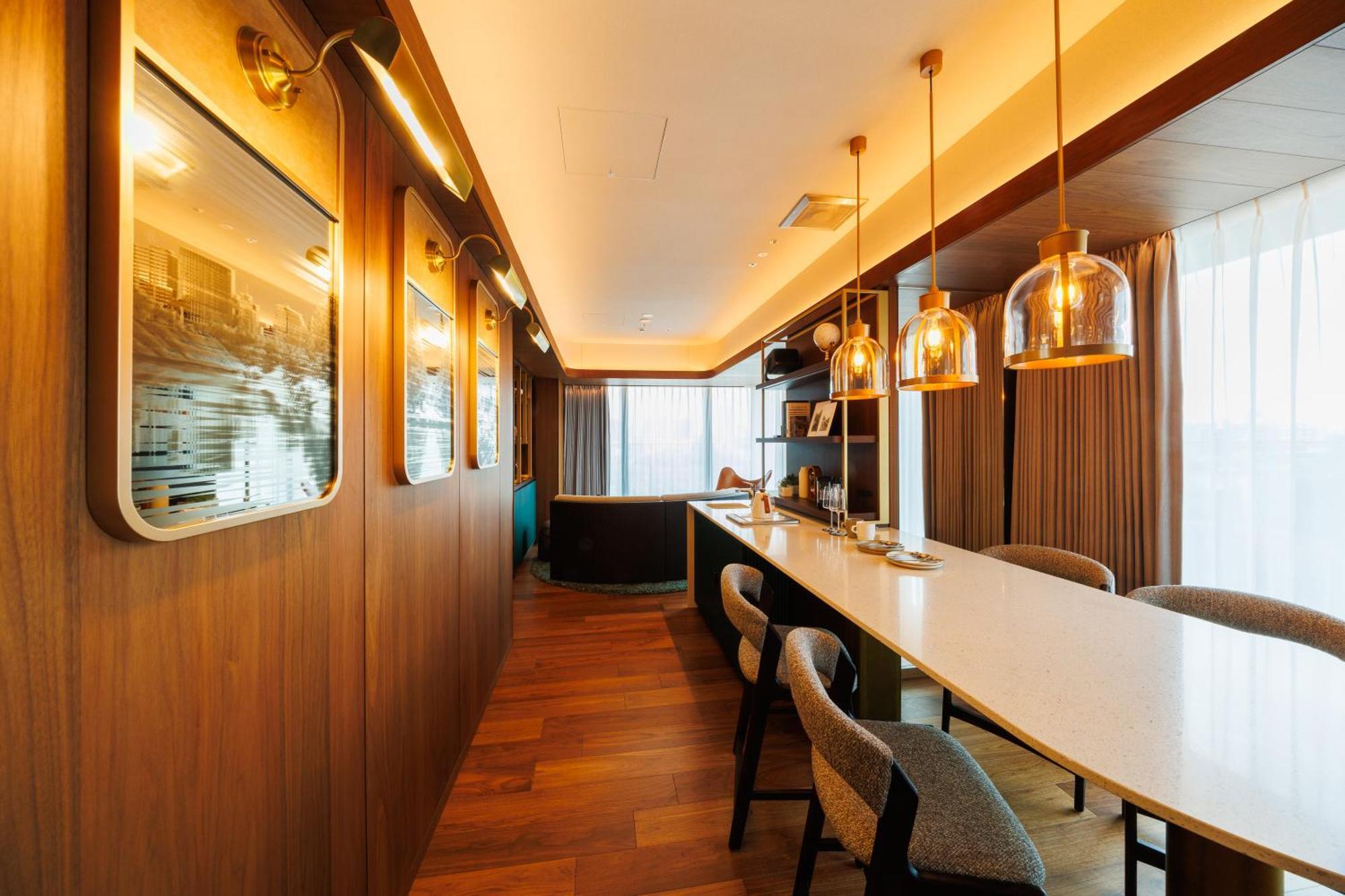 TRACKS-VIEW SUITE with BALCONY